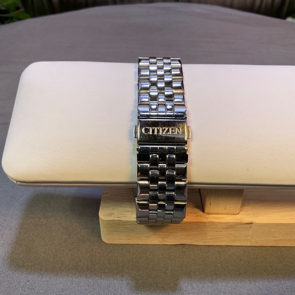 Citizen Men's Classic Eco-Drive Watch - Picture 5 of 6